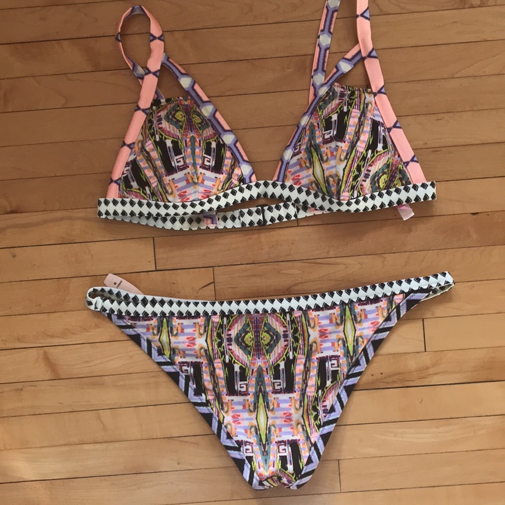Vikki Secret Boho Bikini NWT top sz L bottom sz m